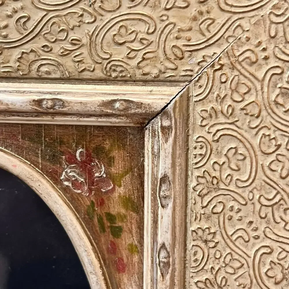 Vintage Hallmark Picture Frame Gilded Wood Construction Decorative Oval Embossed